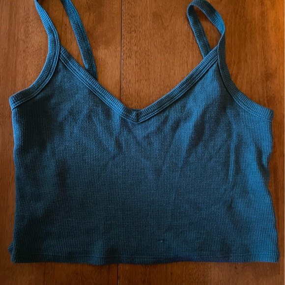 🛍️ 4/$25 Cropped tank - Picture 1 of 2